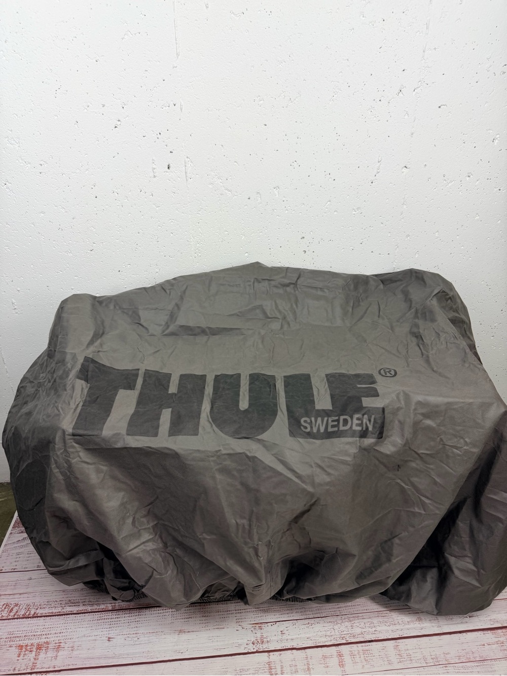 Thule Vector Medium gray soft box cover approximate dimensions: